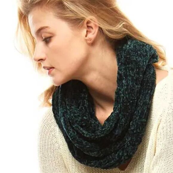 2/$30 New Fashionable Green Winter Scarf - Picture 1 of 4